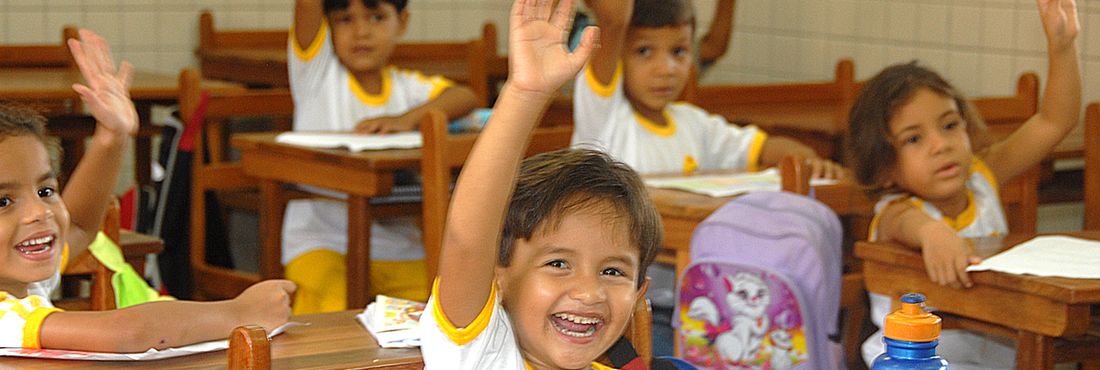 Estudantes da Escola de Ensino Fundamental Roberto Mubarac, no Acre Limite de estudantes por turma vai de 25 a 35 alunos, dependendo da etapa educacional