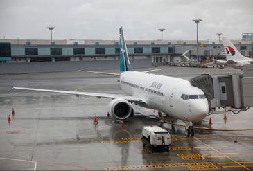 A nova aeronave da SilkAir, o Boeing 737 Max 8, fica na pista do aeroporto de Changi em Cingapura, REUTERS/Edgar Su/diritos reservados