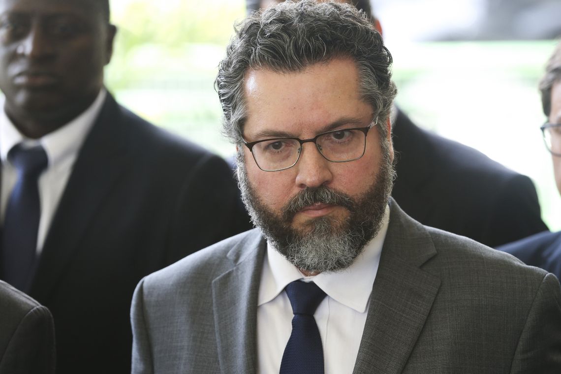 Valter Campanato/Agência Brasil O futuro ministro das Relações Exteriores, embaixador Ernesto Fraga Araújo, concede entrevista à imprensa no CCBB.