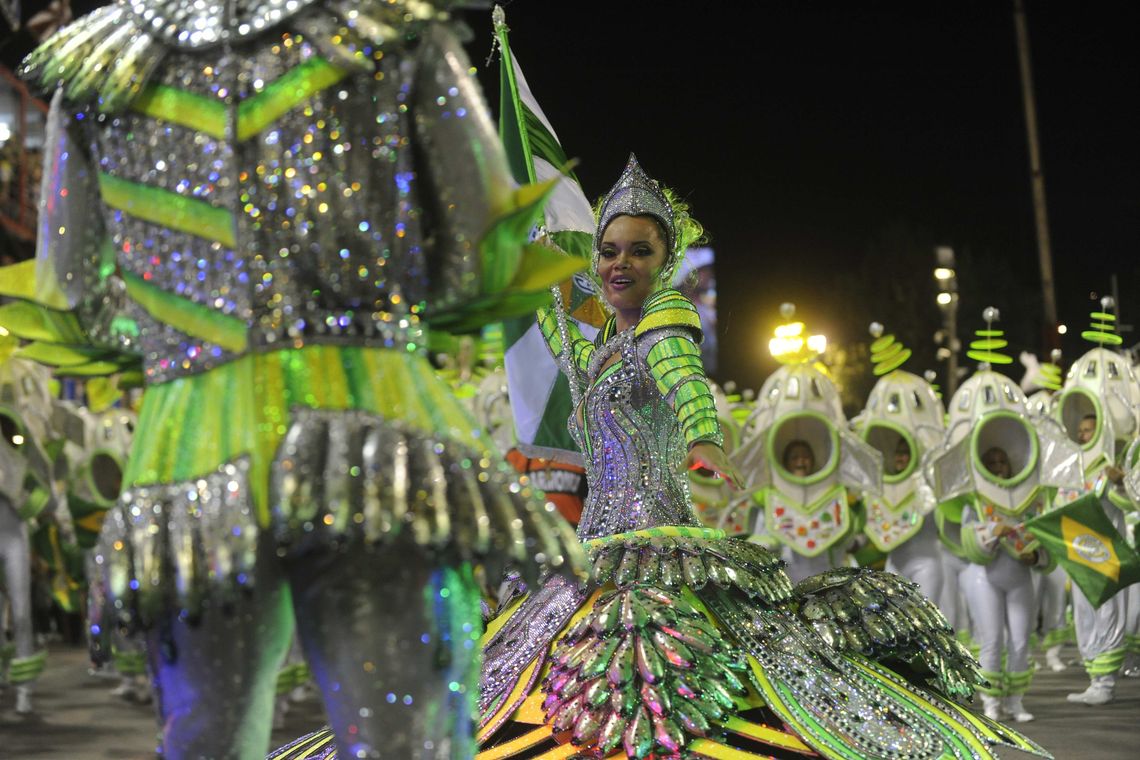 Tania Rego Rio de Janeiro - Escolas de samba do Grupo Especial se apresentam no Sambódromo da Marquês de Sapucaí, no segundo dia de desfiles (Fernando Frazão/Agência Brasil)
