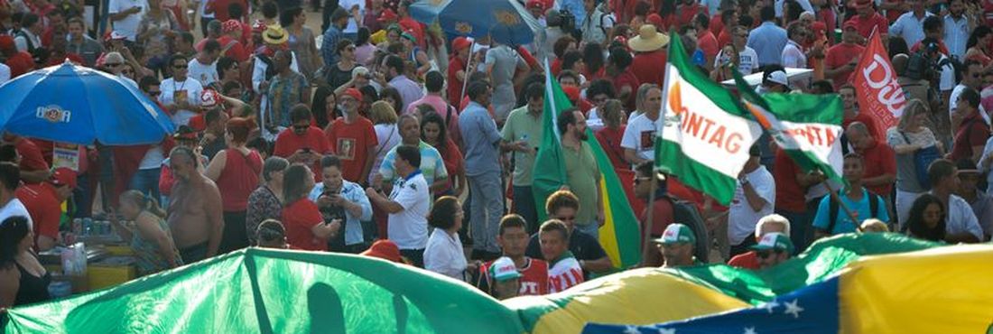 Manifestações na esplanada Manifestações na esplanada