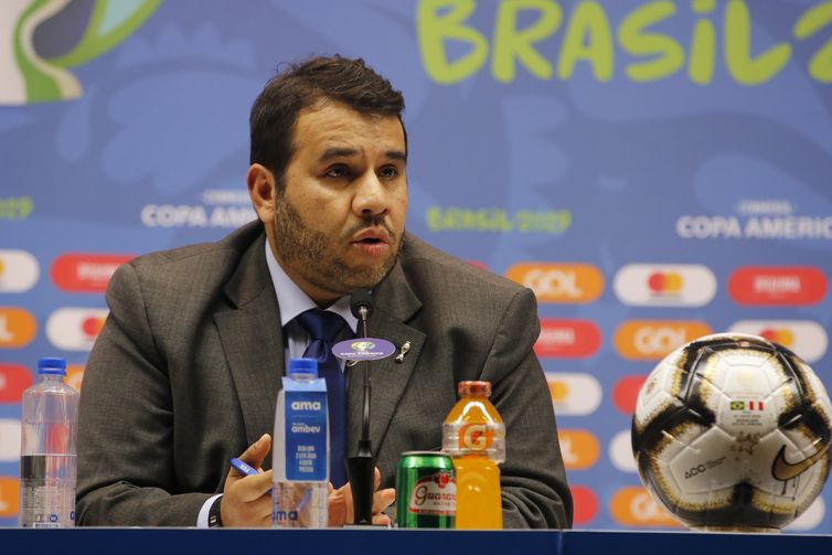 O diretor de competiÃ§Ãµes de seleÃ§Ãµes da Conmebol, Hugo Figueiredo, durante briefing sobre a cerimÃ´nia de encerramento da Copa AmÃ©rica Brasil 2019, no estÃ¡dio MaracanÃ£.