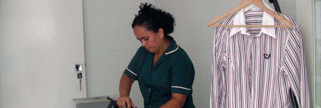 Empregada doméstica As empregadas domésticas conquistaram direitos já garantidos a outros trabalhadores
