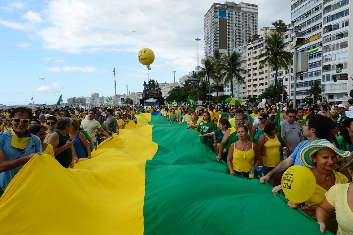 Tânia Rêgo/Agência Brasil Rio de Janeiro - Manifestação em Copacabana contra a corrupção e pela saída da presidenta Dilma Rousseff (Tânia Rêgo/Agência Brasil)