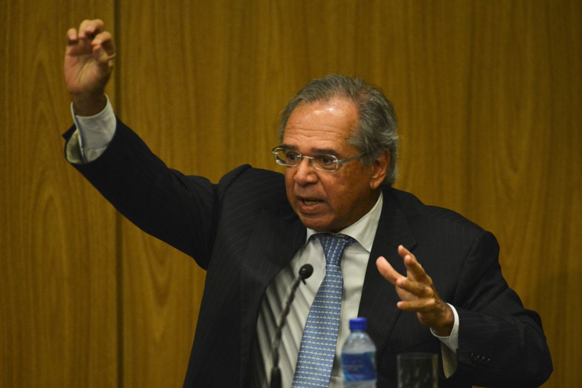 Fabio Rodrigues Pozzebom/Agência Brasil O ministro da Economia, Paulo Guedes, durante cerimônia de transmissão de cargo para o novo presidente do Banco Central (BC), Roberto Campos Neto.