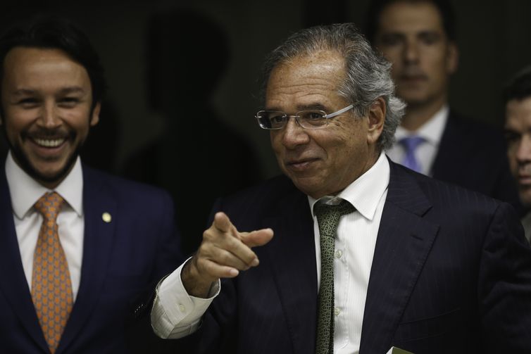 O presidente da ComissÃ£o Mista de OrÃ§amento, deputado Mario Negromonte Jr e o futuro ministro da Economia, Paulo Guedes, durante reuniÃ£o na CÃ¢mara dos Deputados.