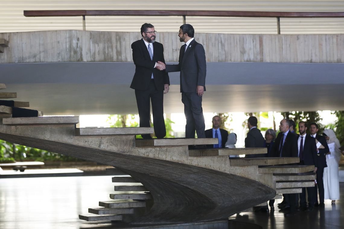 José Cruz/Agência Brasil O ministro das Relações Exteriores, Ernesto Araújo, recebe o ministro dos Negócios Estrangeiros e Cooperação Internacional dos Emirados Árabes Unidos, Xeique Abdullah bin Zayed Al Nahayan, no Palácio Itamaraty.
