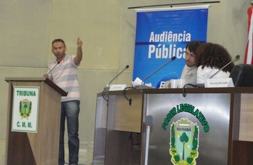 Alano Cavalcante, da Itacaiúnas FM, participa da Audiência Pública em Marabá (Foto: Luciana Couto/Rádio Nacional da Amazônia)