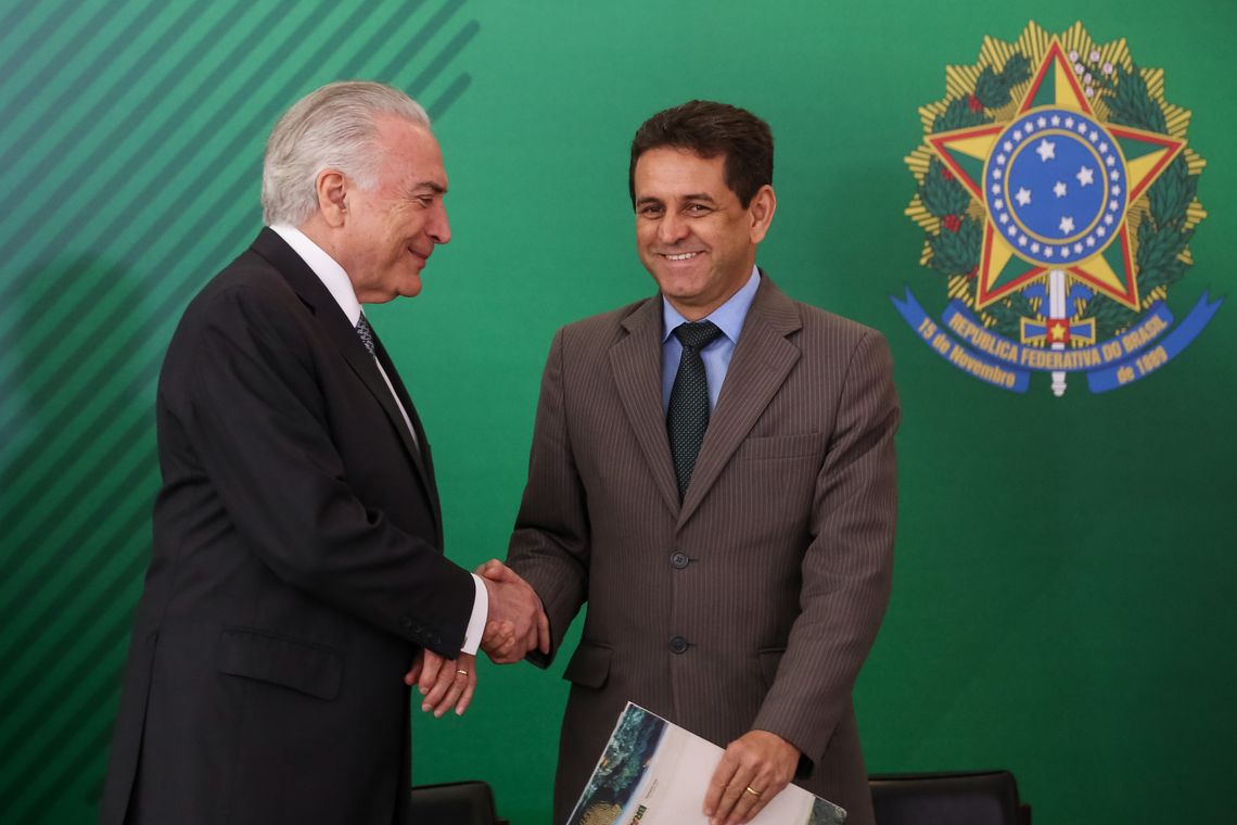 Marcos Corrêa/PR O presidente Michel Temer e o ministro do Meio Ambiente, Edson Duarte, durante reunião com integrantes do Fórum Brasileiro de Mudança do Clima (FBMC), no Palácio do Planalto.
