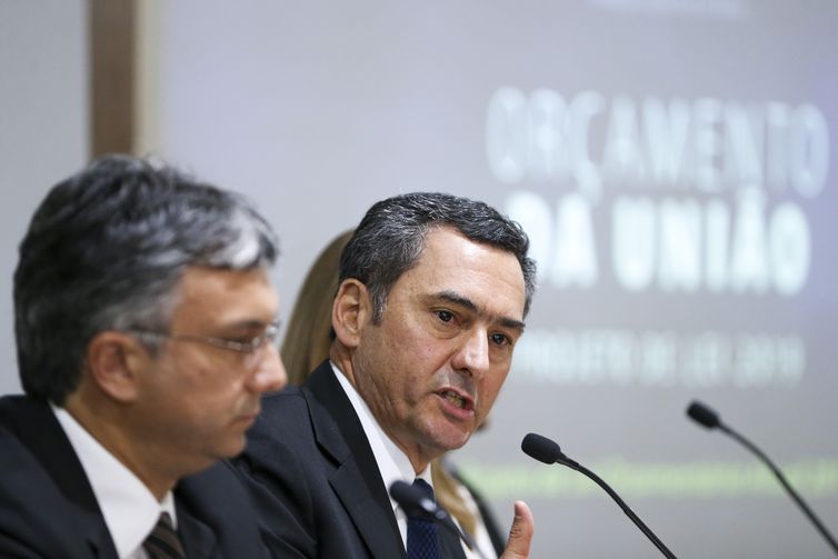 Os ministros do Planejamento, Esteves Colgano, e da Fazenda, Eduardo Guardia durante apresentação do orçamento da União para  2019.