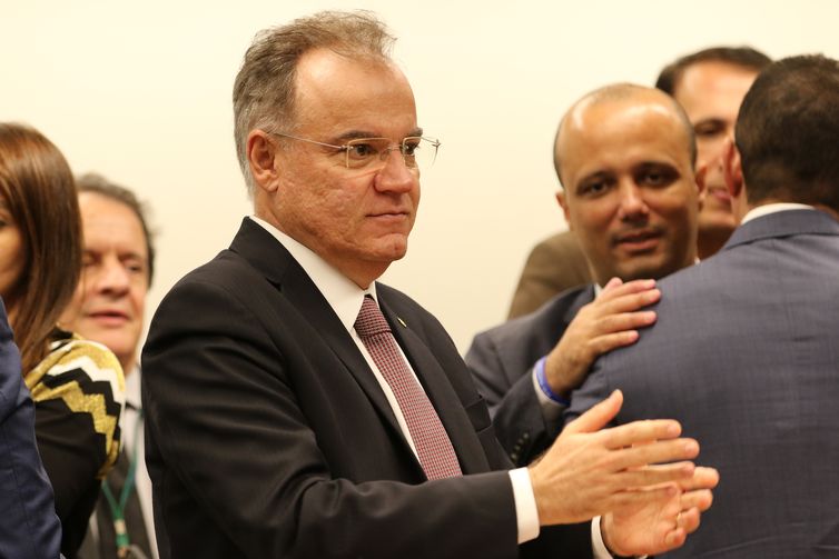 Fabio Rodrigues Pozzebom/Agência Brasil O relator da reforma da Previdência na Comissão Especial da Câmara dos Deputados, Samuel Moreira, apresenta seu parecer sobre o projeto na comissão.