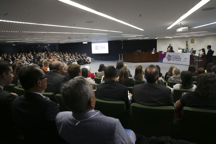 A presidente do Conselho Nacional da Justiça (CNJ) e do Supremo Tribunal Federal (STF), ministra Cármen Lúcia, faz palestra na 12ª Jornada Lei Maria da Penha, no STF.