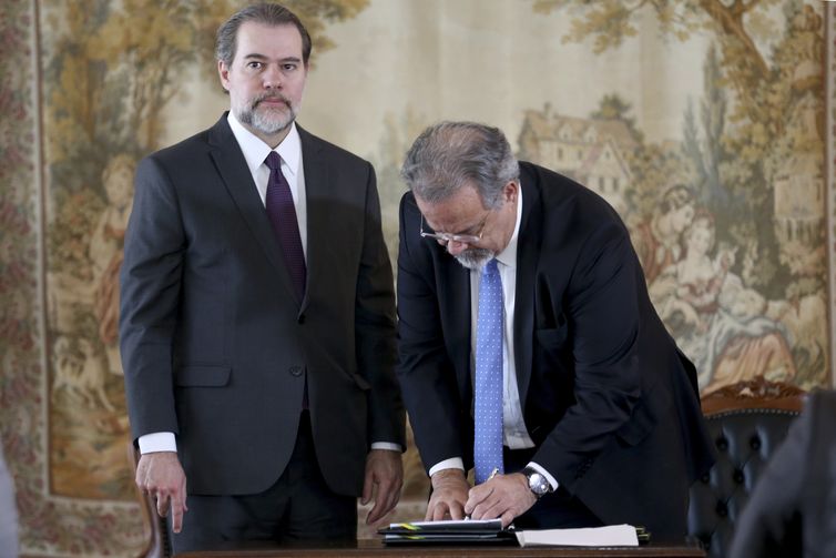 O presidente do Supremo Tribunal Federal Dias Toffoli e o ministro da Segurana Pblica Raul Jungmann participam de cerimnia de assinatura de Termo de Execuo Descentralizada entre CNJ e MSP/Depen.