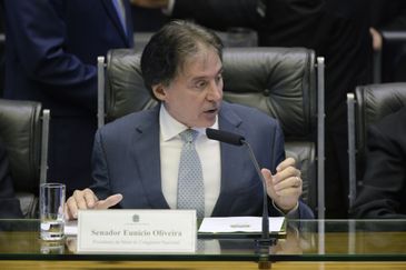 O presidente do Senado, Eunício Oliveira, participa no Congresso Nacional da sessão solene em comemoração aos 30 anos da Constituição Federal.