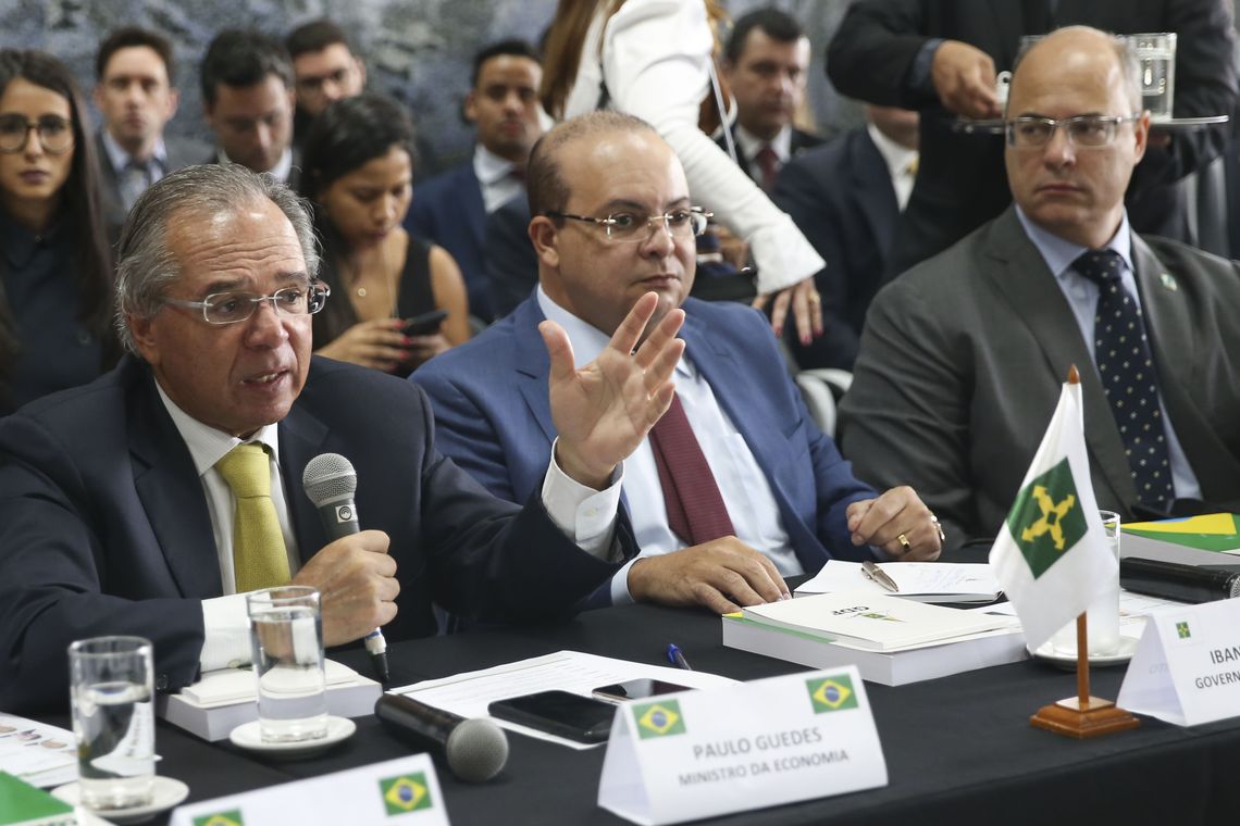 José Cruz/Agência Brasil O ministro da Economia, Paulo Guedes, os governadores do DF, Ibaneis Rocha e do Rio de Janeiro, Wilson Witzel participam da reunião extraordinária no Fórum de Governadores.
