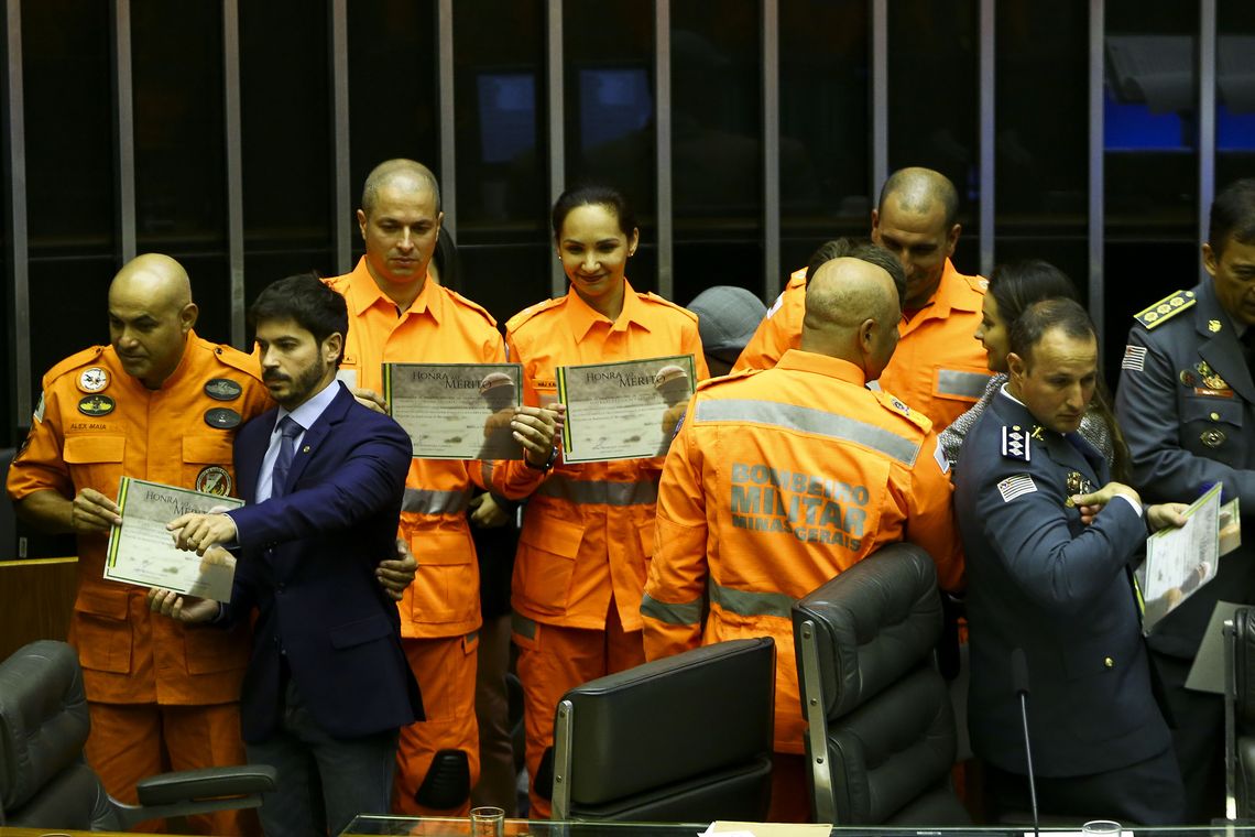 Marcelo Camargo/Agência Brasil Câmara dos deputados realiza sessão Solene em homenagem às vítimas, aos militares do Corpo de Bombeiros de Minas Gerais e demais profissionais que socorreram e resgataram as vítimas do Desastre de Brumadinho- MG