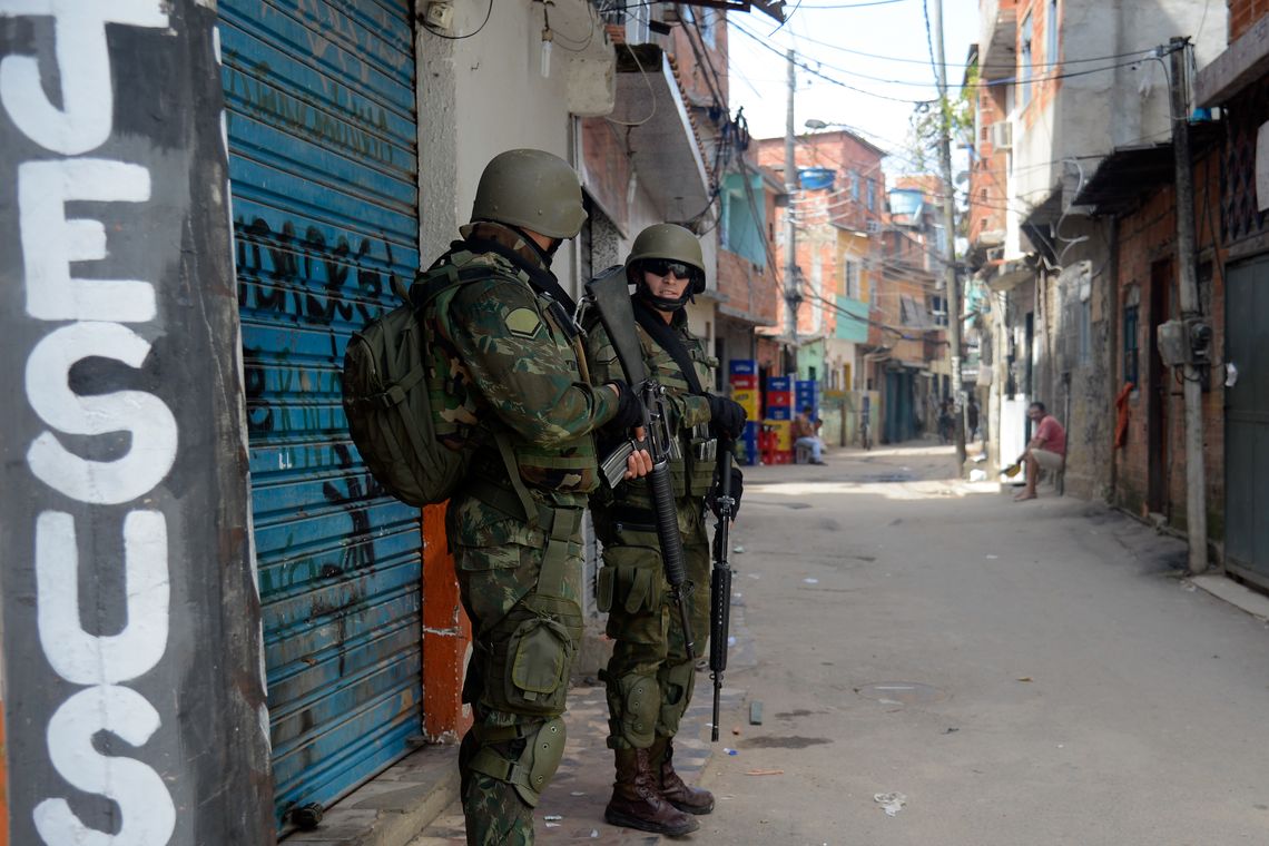 Fernando Frazão/Agência Brasil Rio de Janeiro - Fuzileiros Navais participam de operação de segurança na favela Kelson's, na zona norte do Rio de Janeiro (Fernando Frazão/Agência Brasil)