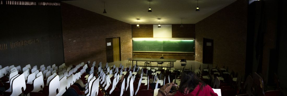 Sala de aula estudante universidade enem Sala de aula na Universidade de Brasília (UnB)