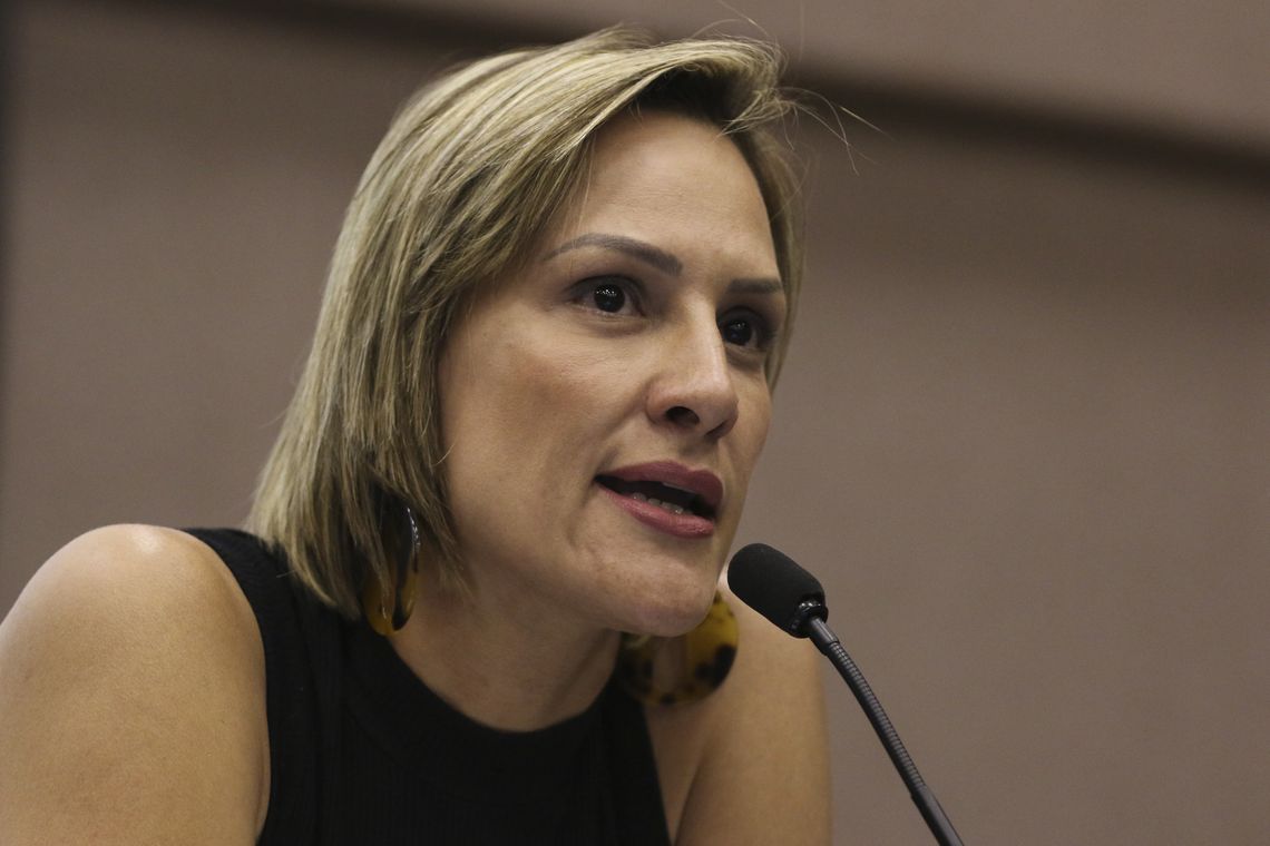 Valter Campanato/Agência Brasil A presidente da ANA, Christianne Dias, durante abertura do Encontro Nacional de Gestão de Recursos Hídricos e Revitalização de Bacias Hidrográficas, em Brasília.