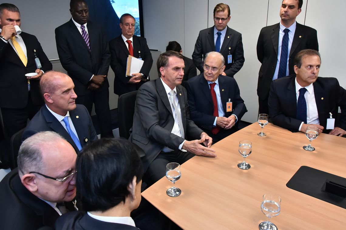 Rafael Carvalho/Governo de Transição/Direitos reservados O presidente eleito Jair Bolsonaro durante reunião com a bancada evangélica no gabinete de transição, no Centro Cultural do Banco do Brasil, em Brasília.