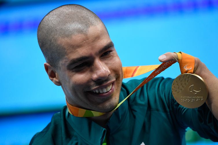 Fernando Frazão/Agência Brasil Rio de Janeiro - Brasileiro Daniel Dias leva medalha de ouro nos 200m nado livre S5 nos Jogos Paralímpicos Rio 2016, no Estádio Aquático (Fernando Frazão/Agência Brasil)