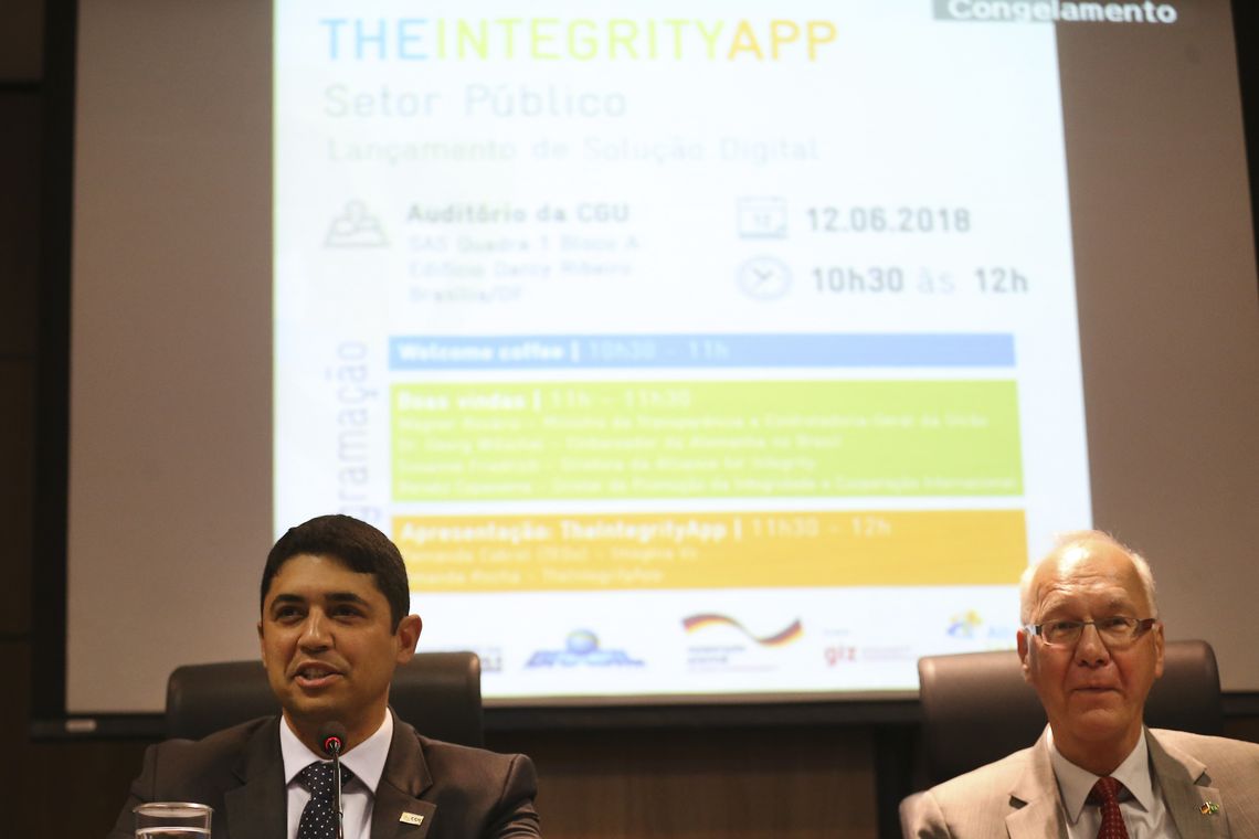 José Cruz/Agência Brasil O ministro da Transparência e Controladoria Geral da União, Wagner Rosário, o embaixador da Alemanha no Brasil, Georg Witschel e a Alliance for Integrity lançam a versão para o setor público da ferramenta digital TheIntegrityApp.