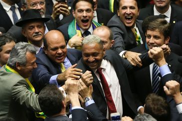 Brasília - O  Deputado Tiririca vota pela autorização do processo de impeachment da presidenta Dilma Rousseff, no plenário da Câmara dos Deputados ( Marcelo Camargo/Agência Brasil)