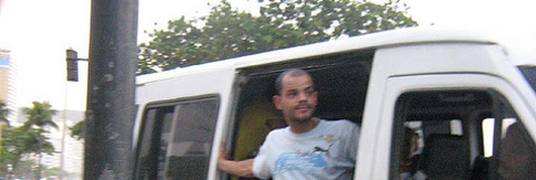 Imagem - Motoristas de vans fazem manifestação no Rio Motoristas de vans fazem manifestação no Rio
