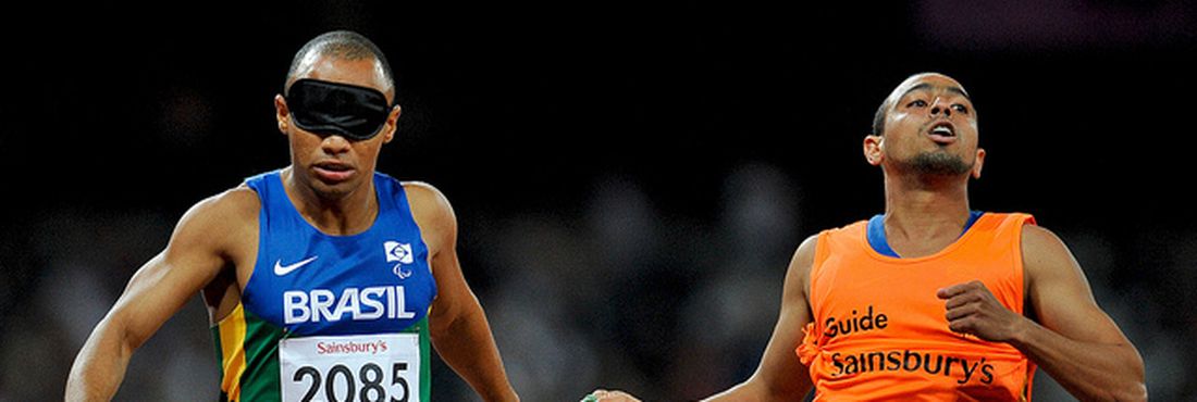 Felipe Gomes, vencedor dos 200m rasos T11 Felipe cravou o tempo de 22s97 e assegurou o primeiro lugar no pódio olímpico
