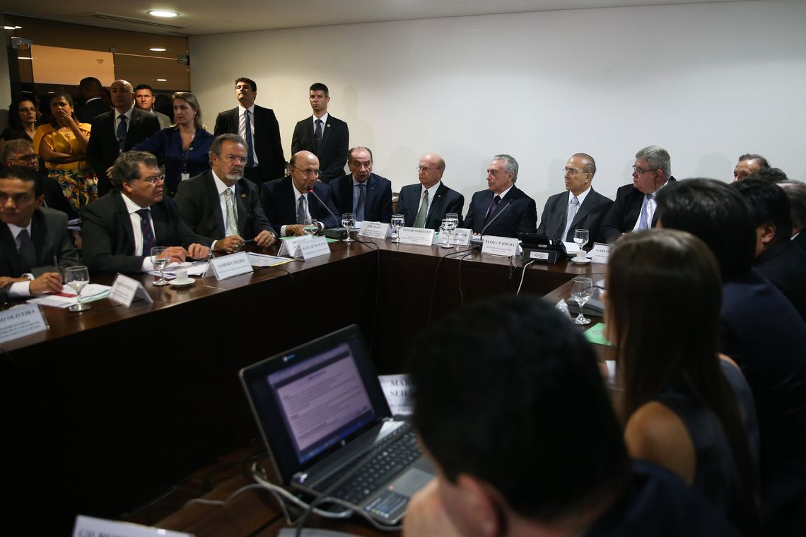 Valter Campanato/Agência Brasil Brasília - O presidente Michel Temer e ministros durante reunião sobre a Reforma da Previdência, no Palácio do Planalto (Valter Campanato/Agência Brasil)