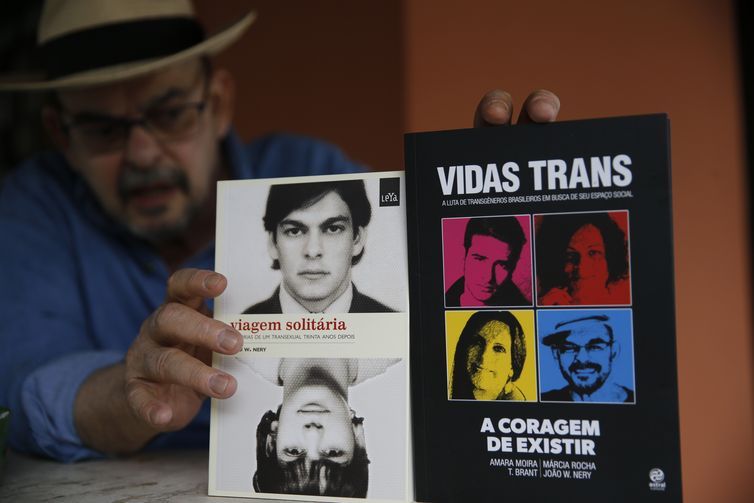 Psicólogo e escritor transexual João W. Nery, primeiro transgênero masculino a ser operado no Brasil, em redesignação sexual feita no ano de 1977, que aos 68 anos enfrenta câncer cerebral estágio 3. 