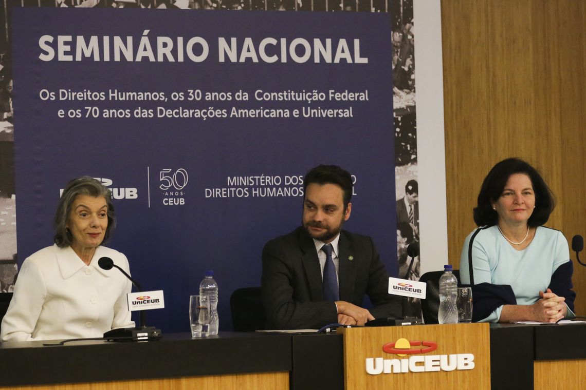 Antonio Cruz/Agência Brasil A presidente do STF, Cármen Lúcia, o ministro dos Direitos Humanos, Gustavo Rocha e a procuradora-geral da República, Raquel Dodge no seminário Direitos Humanos nos 30 anos da Constituição Federal e nos 70 anos da Declaração Universal.