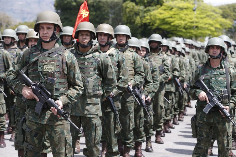 Exército Brasileiro homenageou os soldados mortos durante a Intervenção Federal no Rio de Janeiro. Familiares receberam em nome dos combatentes a Medalha Sangue do Brasil, em uma cerimônia na Vila Militar, em Deodoro.