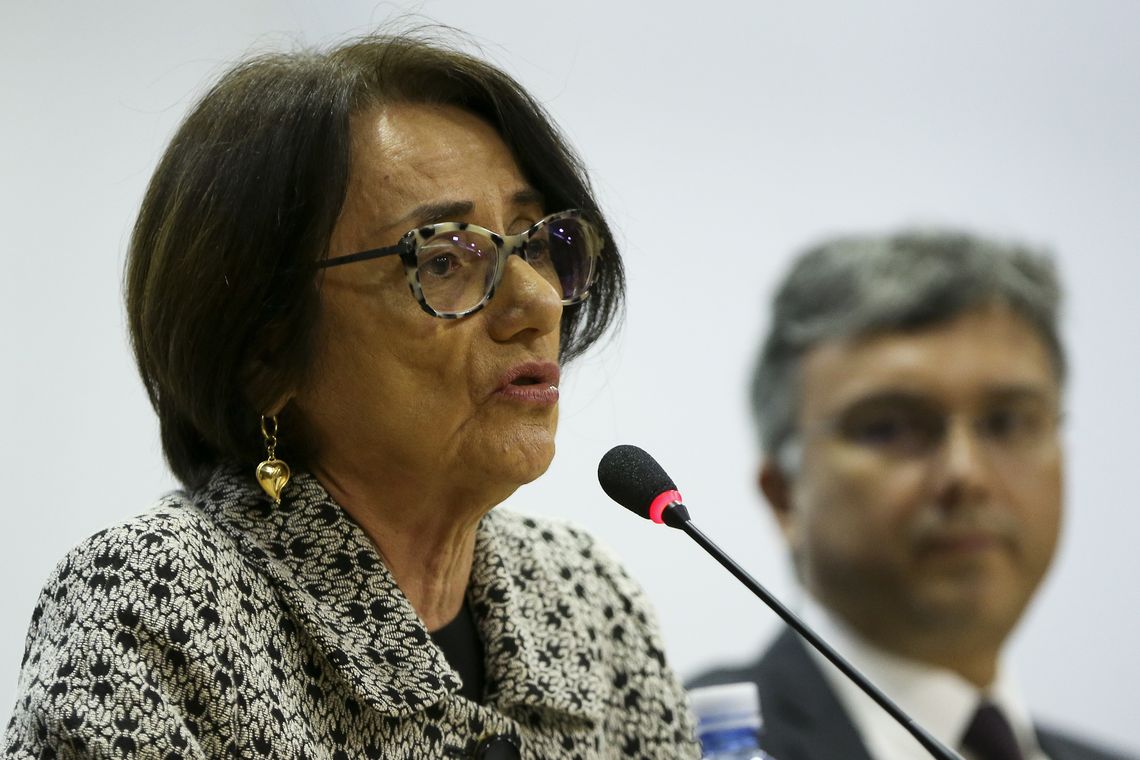 Marcelo Camargo/Agência Brasil A diretira-presidente do Serpro, Glória Guimarães, e o ministro do Planejamento, Esteves Colnago, durante o lançamento do novo Portal da Transparência do governo federal.