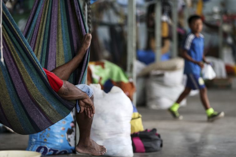 Indígenas venezuelanos, da etnia Warao, são acolhidos no abrigo Janokoida, em Pacaraima.