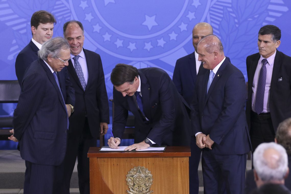 Valter Campanato/Agência Brasil O presidente Jair Bolsonaro participa de cerimônia da assinatura do decreto da Política Nacional de Desenvolvimento Regional e da entrega Oficial dos Planos Regionais da Amazônia, do Nordeste e do Centro-Oeste, no Palácio do Planalto.