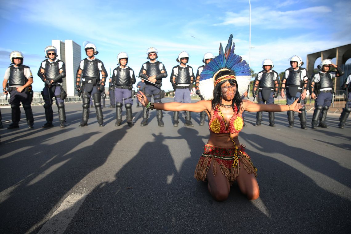 José Cruz/Agência Brasil Brasília - Índios do Acampamento Terra Livre fazem nova manifestação na Esplanada dos Ministérios (José Cruz/Agência Brasil)