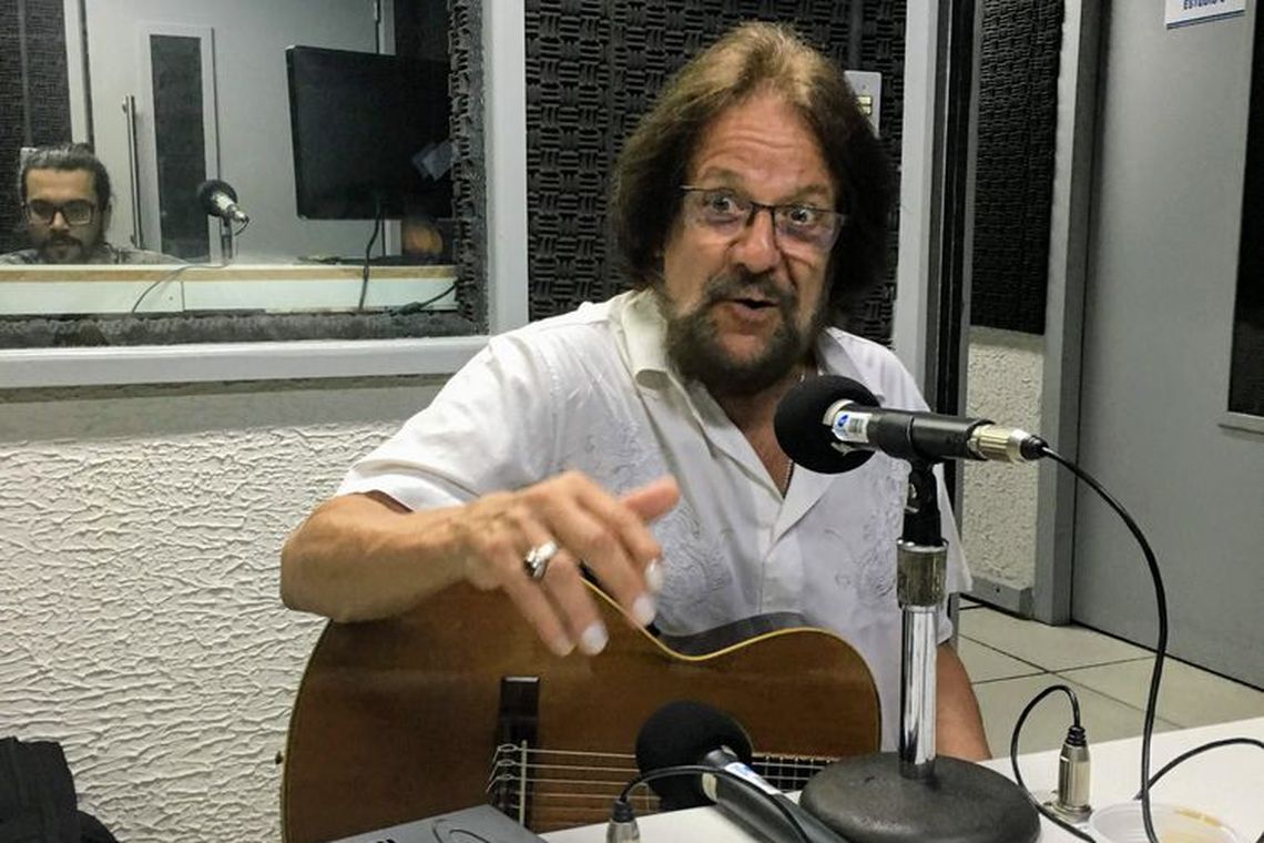Cantor Tunai se apresenta na Rádio Nacional/EBC