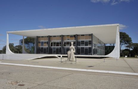 Fachada do Supremo Tribunal Federal (STF) com estátua A Justiça, de Alfredo Ceschiatti, em primeiro plano./José Cruz/Agência Brasil/Arquivo Fachada do Supremo Tribunal Federal (STF) com estátua A Justiça, de Alfredo Ceschiatti, em primeiro plano.