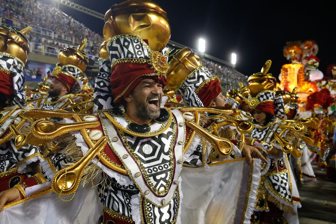 Tânia Rêgo; Agência Brasil Rio de Janeiro - Desfile da União da Ilha no segundo dia de apresentações do Grupo Especial das Escolas de Samba do Rio, na Sapucaí (Tânia Rêgo/Agência Brasil)