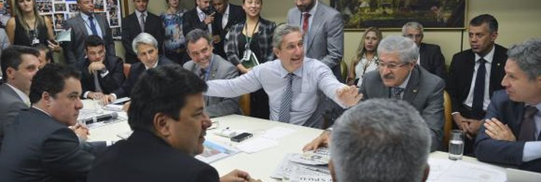 Rogério Rosso e líderes partidários Acordo com os líderes partidários foi fechado depois de quatro dias de reunião Antonio Cruz/ Agência Brasil