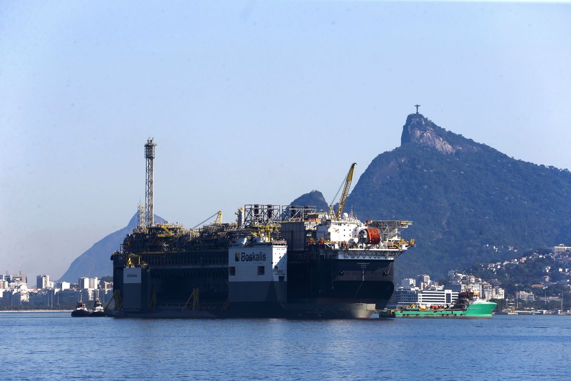 A Petrobras anunciou a chegada da plataforma de petróleo, P-67, ancorada na Baía de Guanabara, destinada ao Sistema de Produção do Campo de Lula, no pré-sal da Bacia de Santos.