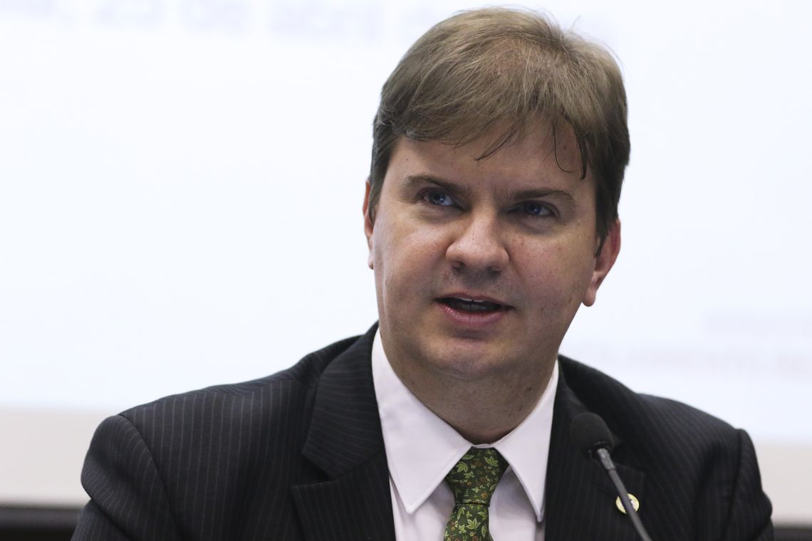 Valter Campanato/Agência Brasil O ministro do Desenvolvimento Regional, Gustavo Canuto, durante abertura do Encontro Nacional de Gestão de Recursos Hídricos e Revitalização de Bacias Hidrográficas, em Brasília.