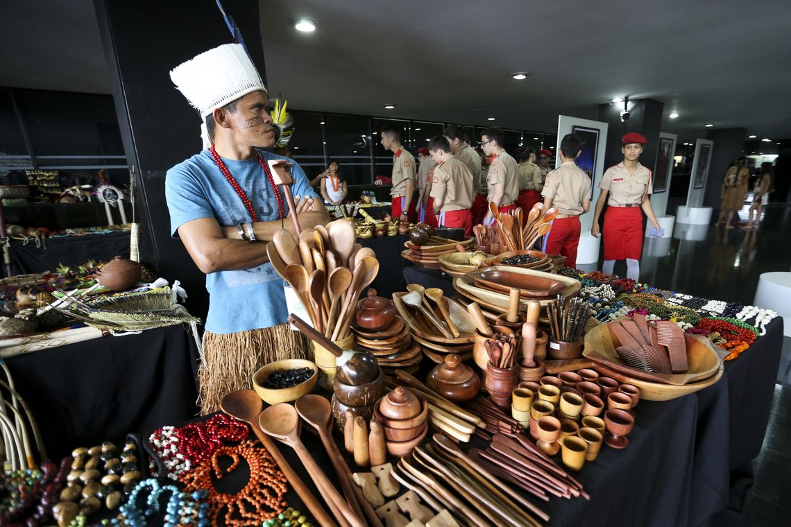 Marcelo Camargo/Agência Brasil Brasília - Feira de artesanato durante a abertura da Semana do Índio, no Ministério da Justiça (Marcelo Camargo/Agência Brasil)