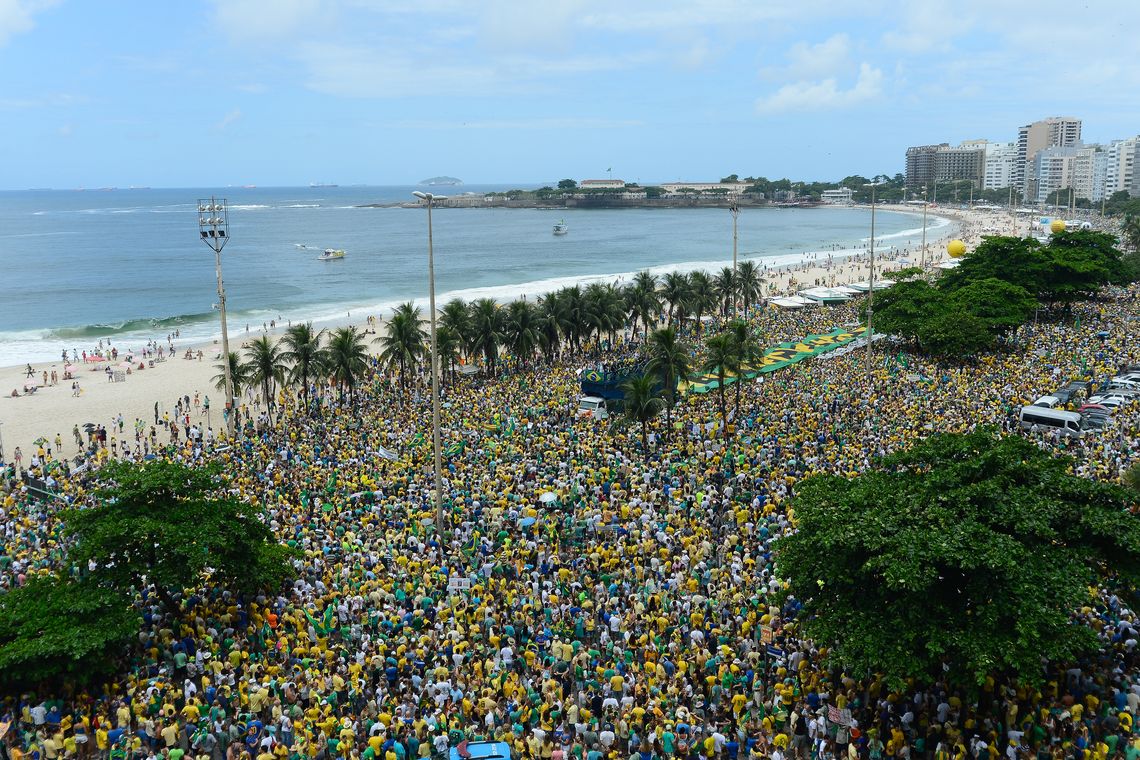 Tânia Rêgo/Agência Brasil Rio de Janeiro - Manifestação em Copacabana contra a corrupção e pela saída da presidenta Dilma Rousseff (Tânia Rêgo/Agência Brasil)