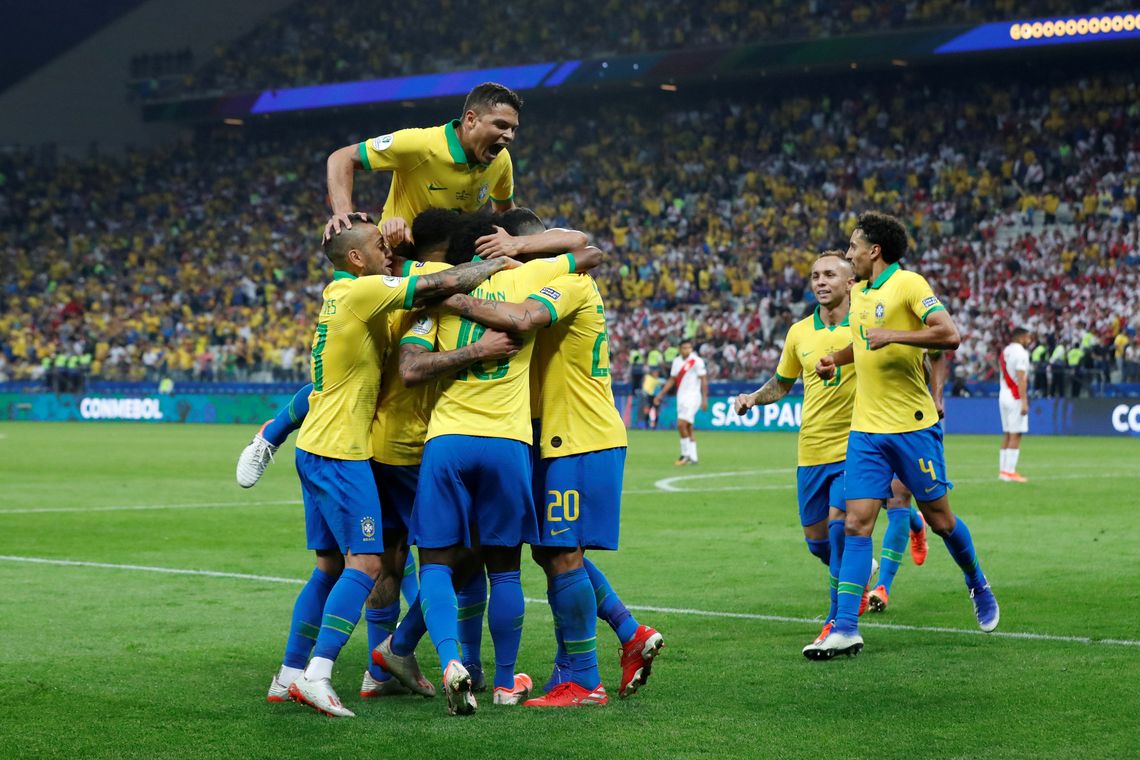 Brasil e Peru jogam pela Copa América
