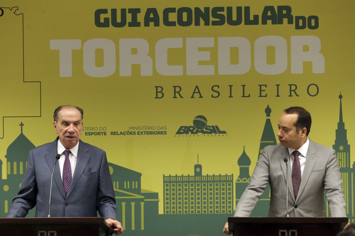 O ministro das Relações Exteriores, Aloysio Nunes Ferreira e o ministro do Esporte, Leandro Cruz participam do  lançamento do “Guia Consular do Torcedor Brasileiro”.