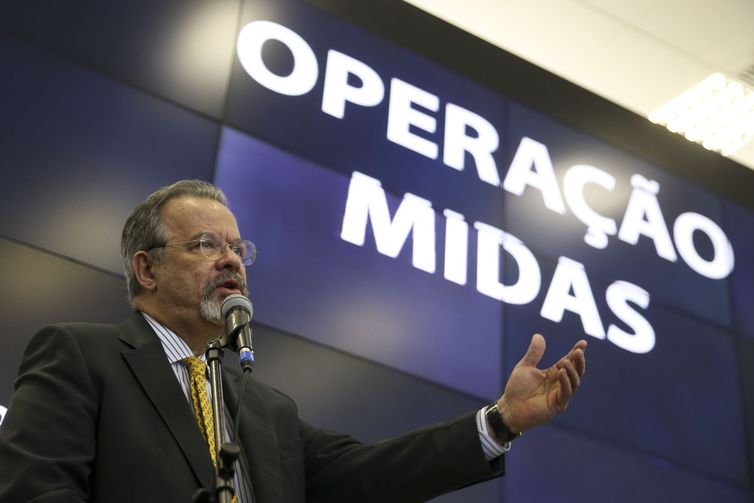 O ministro da Segurança Pública, Raul Jungmann, durante entrevista coletiva sobre a Operaçãi Midas