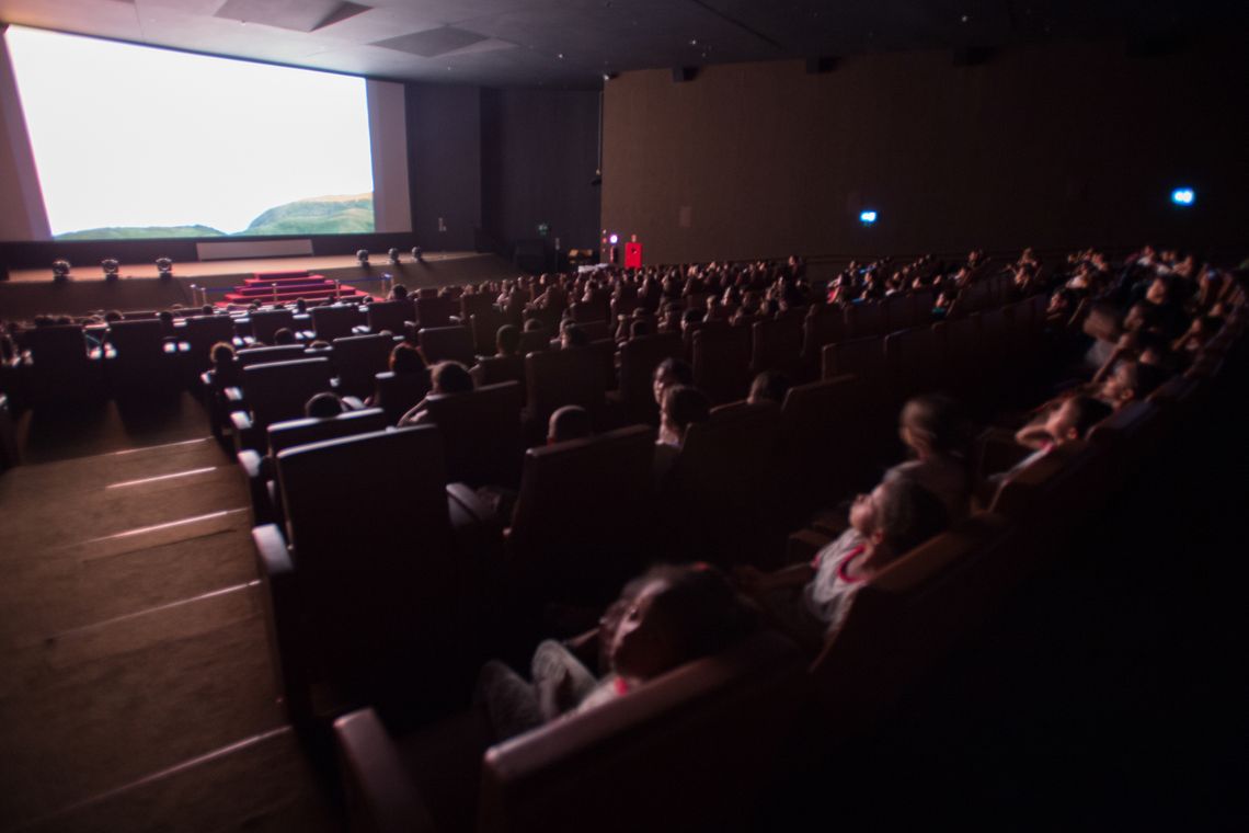Marcelo Camargo/Agência Brasil Crianças de escolas públicas do DF vão a sessão de cinema em mostra com temática infantil paralela ao Festival de Cinema de Brasília, que acontece no Cine Brasília( Marcelo Camargo/Agência Brasil)
