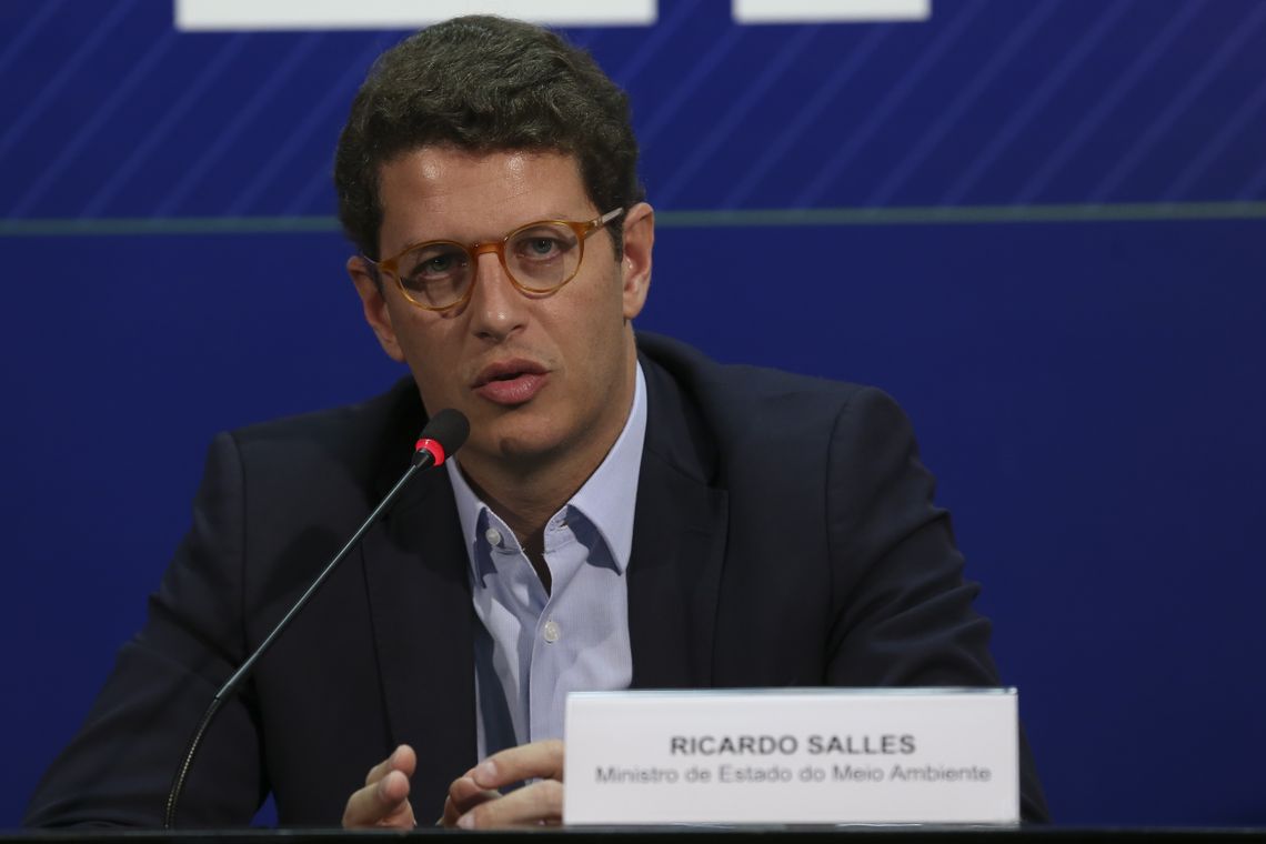 Antonio Cruz/Agência Brasil O Ministro do Meio Ambiente, Ricardo Salles fala à imprensa, após reunião com os integrantes do Centro de Operações Conjuntas.